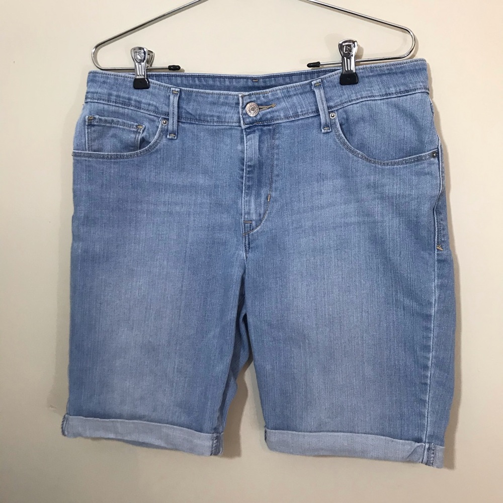 Levi’s light denim women’s size 31 cuff sh…